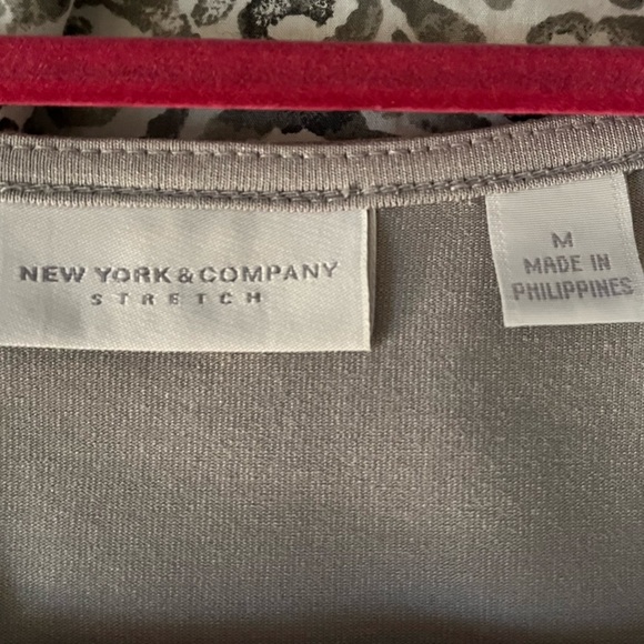 NY&CO Gray top with rayon ruffle - Picture 3 of 3